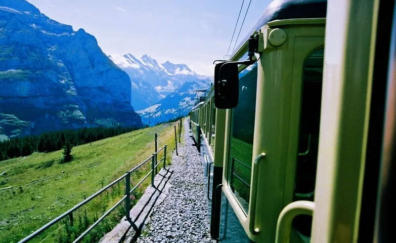 成都至哈爾濱機(jī)票價(jià)格查詢，時(shí)空之旅的飛行軌跡