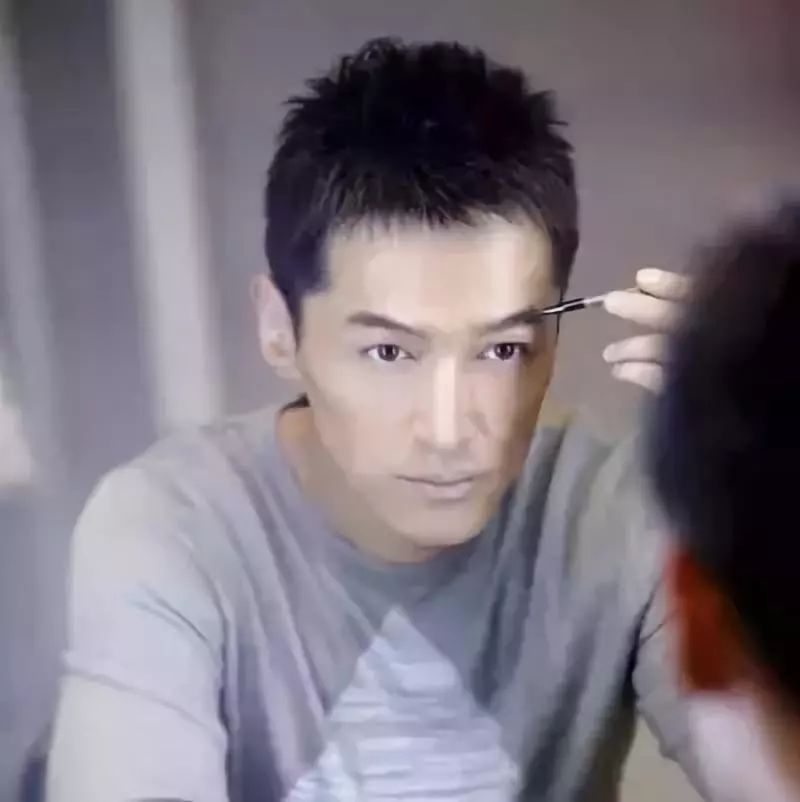 男明星與同性戀話題，理解與尊重的步驟指南