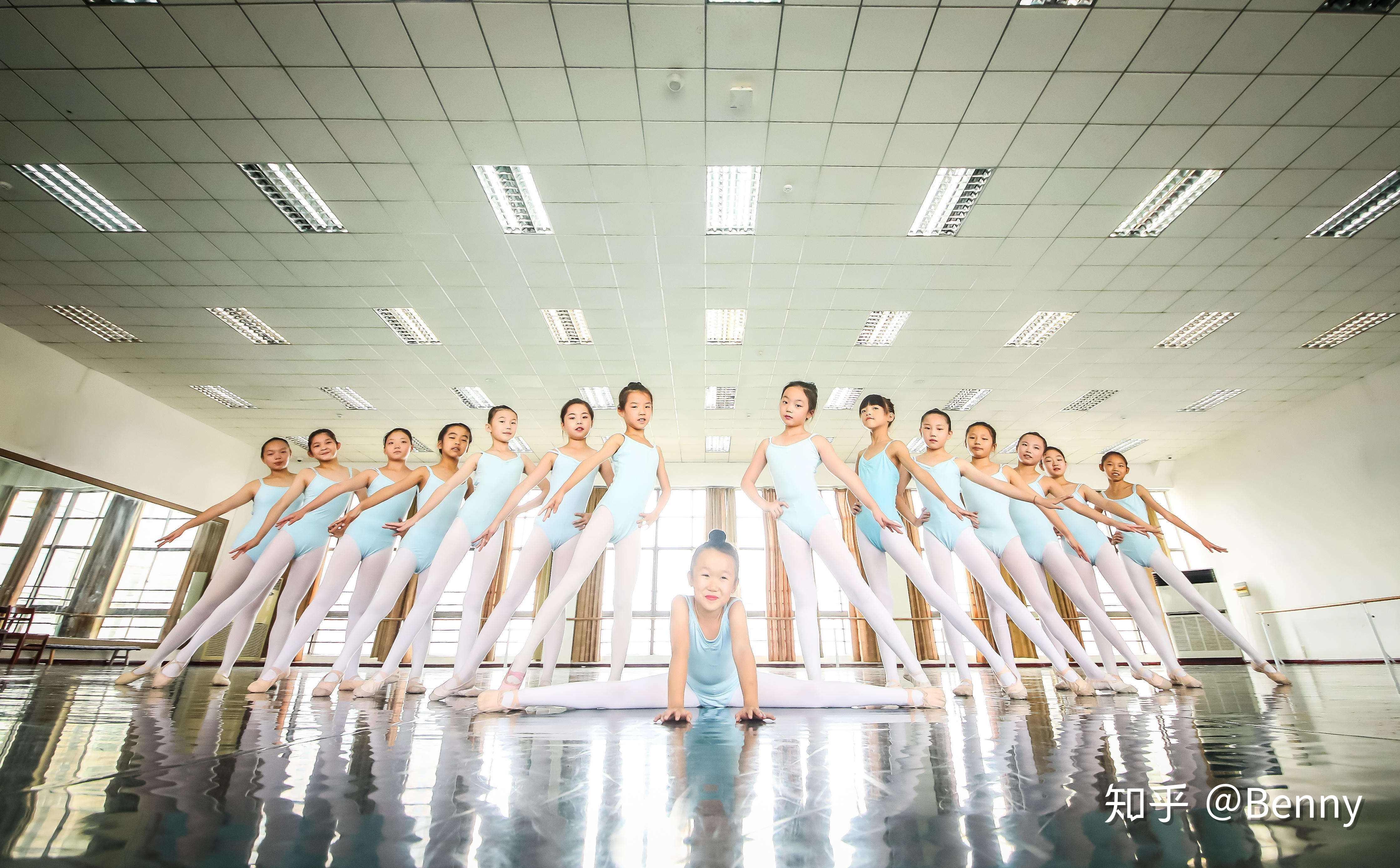 最新男生舞蹈，自信、成長與無限舞動的力量