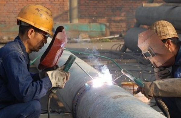 最新電焊工退休年齡，自然美景下的職業(yè)人生探索之旅