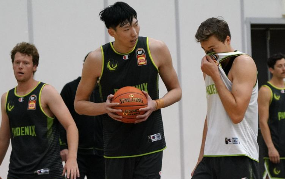 周琦最新視頻展現(xiàn)籃球巨星風(fēng)采！