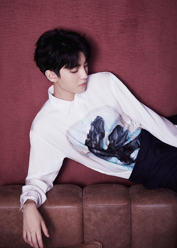 王俊凱最新寫真，陽光下的青春風采