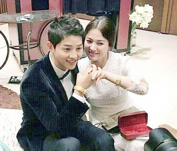 宋慧喬與宋仲基的最新動(dòng)態(tài)，明星情侶變遷引發(fā)公眾關(guān)注熱議