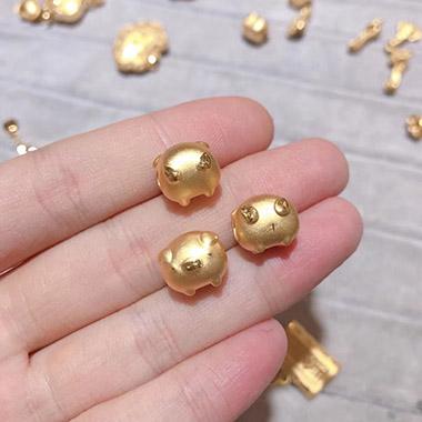 最新黃金價格動態(tài)，小巷深處的黃金秘密