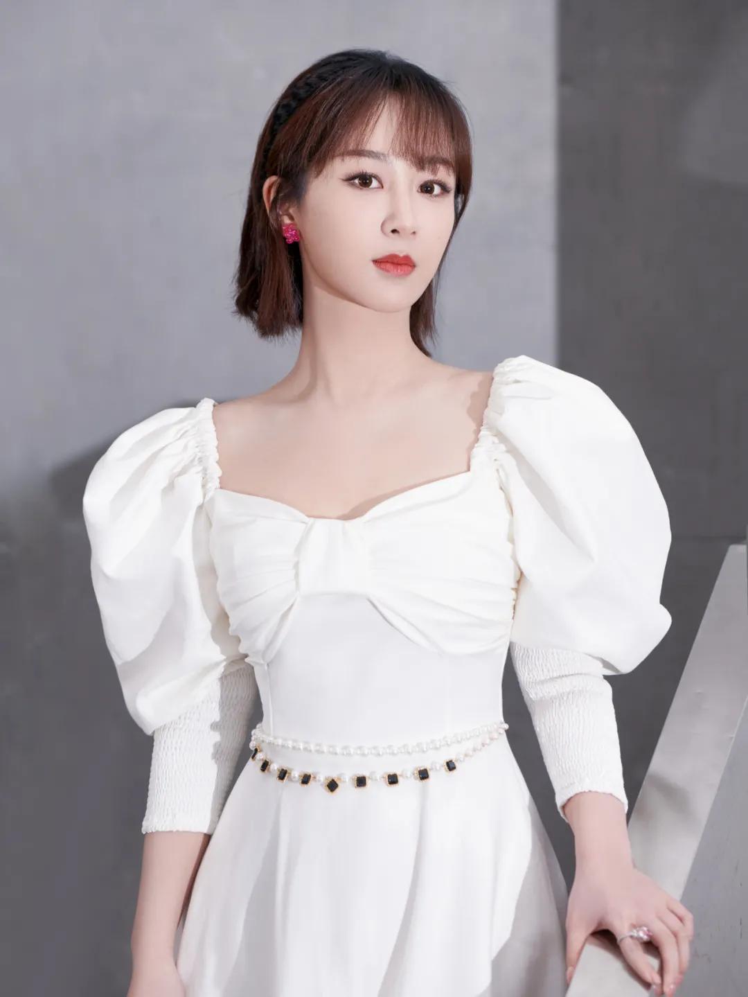 楊紫短發(fā)新潮流，時(shí)尚造型指南與打造技巧