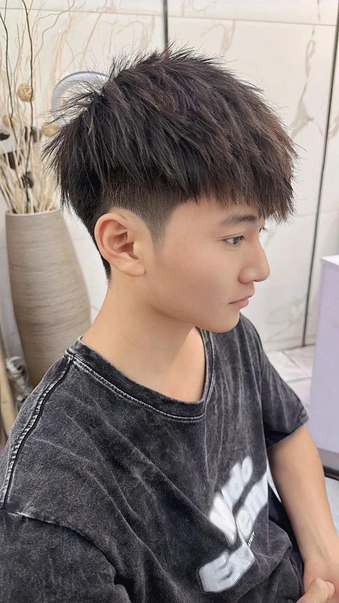 時尚變遷，探索短發(fā)型風(fēng)潮與影響，展望2025最新流行趨勢