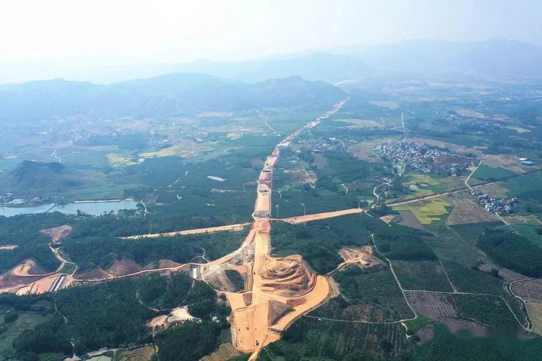 武鳴最新航拍，城市新貌的窺探與觀點(diǎn)闡述