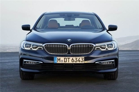 最新寶馬五系，自然美景的探索之旅