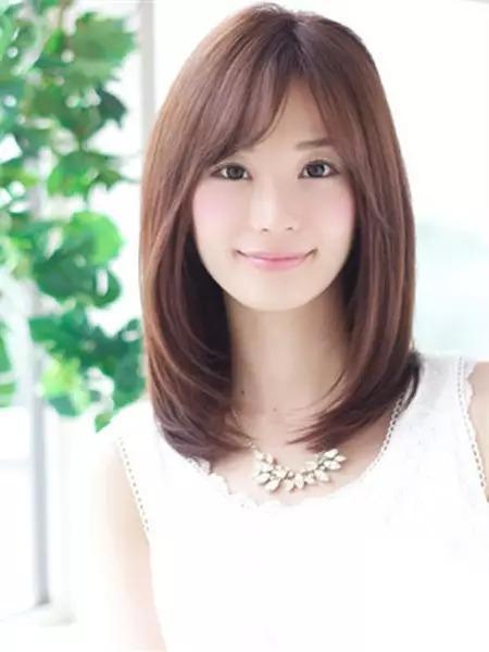 從入門到精通，2025最新短直發(fā)發(fā)型指南，引領時尚風潮！