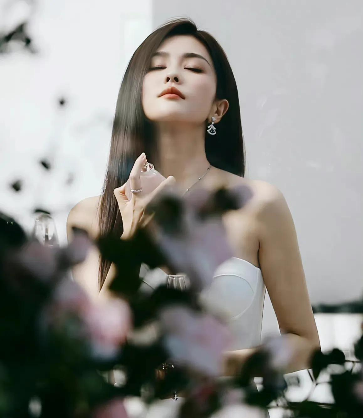 劉雯最新壁紙，時尚魅力的完美展現(xiàn)