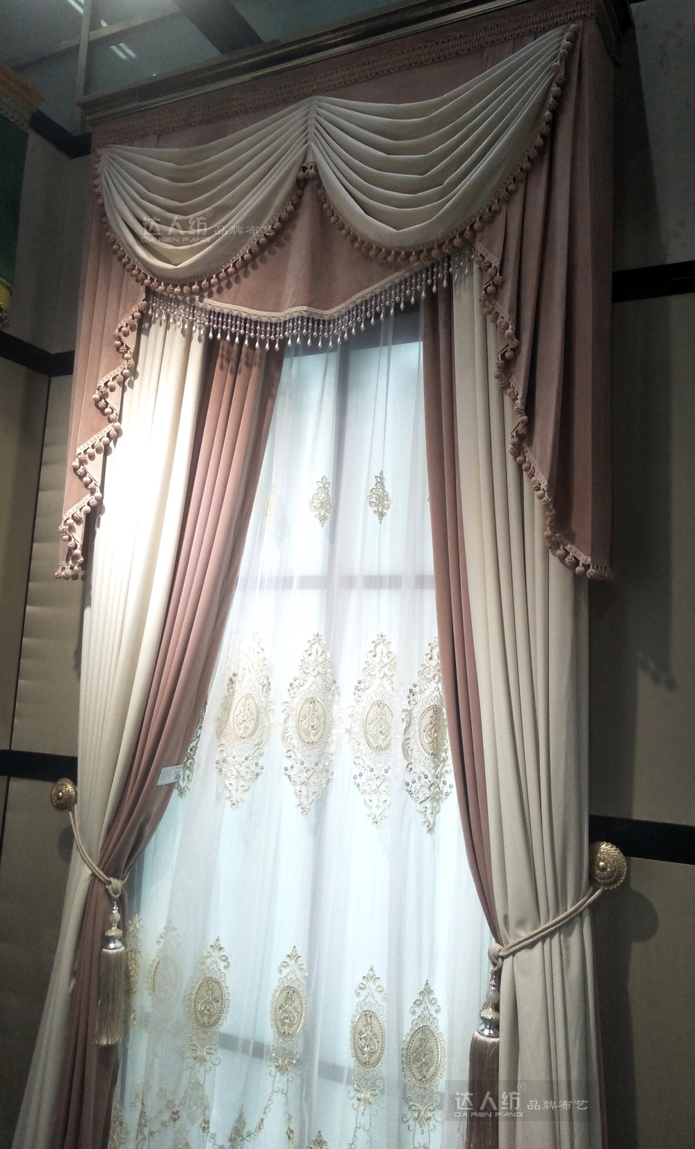 最新窗?？钍綀D片，時(shí)尚與歷史的完美交融