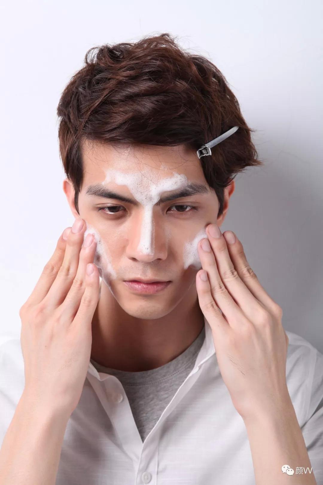 護(hù)膚男士重塑自信，擁抱改變與成就感的旅程