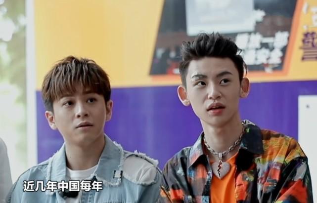 小鬼最新綜藝節(jié)目，青春風(fēng)暴背后的背景、事件與影響力