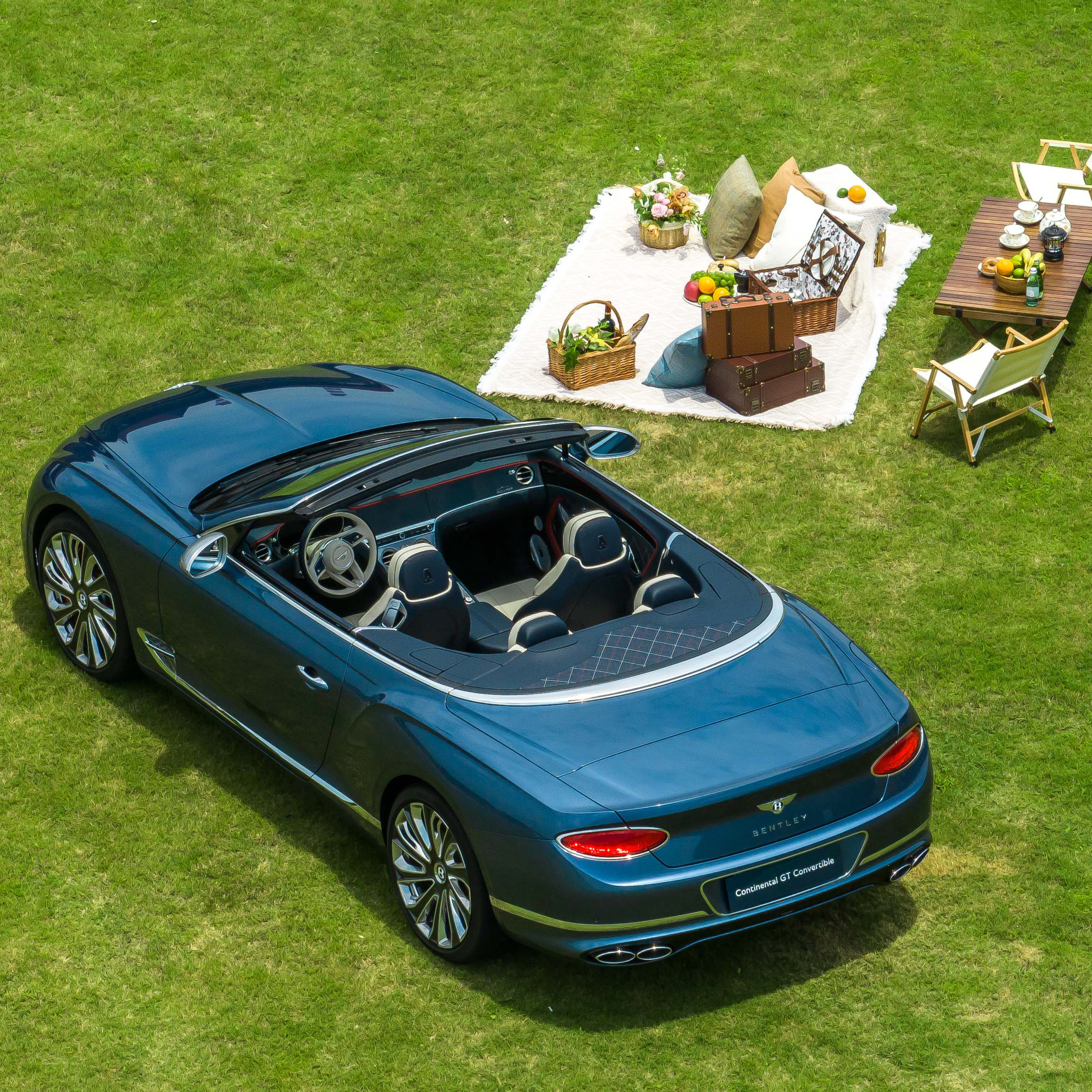 賓利敞篷最新車型，友情與溫情的完美融合