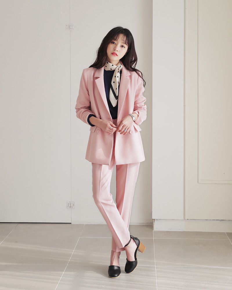 最新流行裝的時(shí)尚魅力與觀點(diǎn)論述