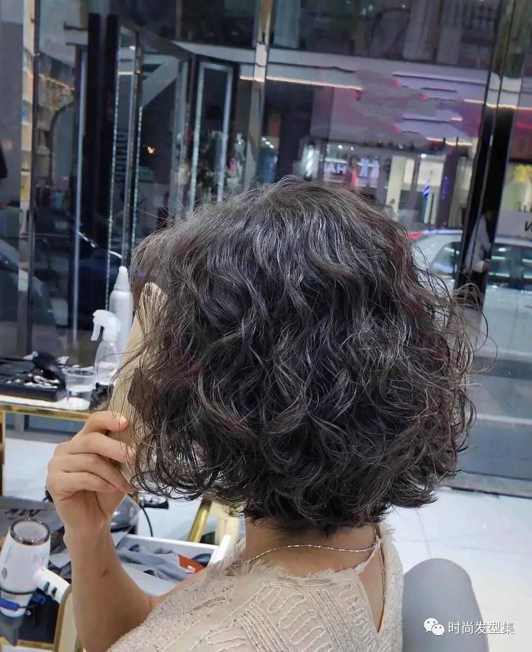 時(shí)尚潮流新選擇，最新造型燙燙發(fā)引領(lǐng)潮流風(fēng)向標(biāo)