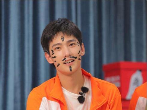 王鶴棣最新商務(wù)，展現(xiàn)變化的力量與自信成長的旅程