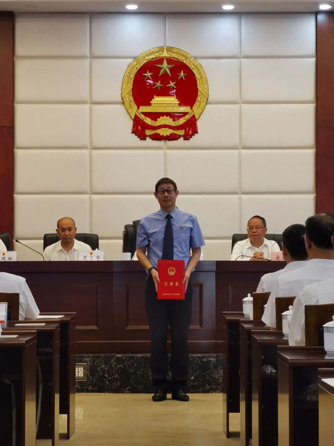 張宇新引領(lǐng)科技革新，揭秘其最新任職與高科技產(chǎn)品新動(dòng)向