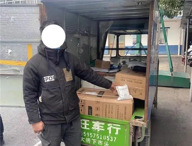 最新快遞員偷快遞現(xiàn)象，原因解析與應(yīng)對策略