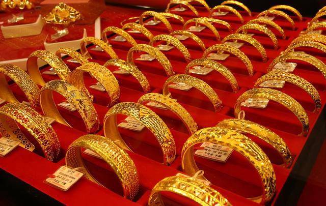 最新黃金回收價(jià)格老鳳祥，科技重塑黃金價(jià)值，引領(lǐng)未來生活體驗(yàn)