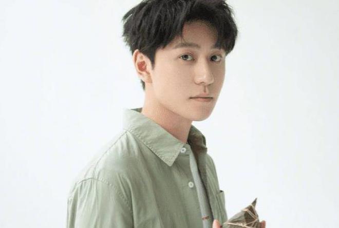 秦俊杰最新戀情曝光，情感新動向揭秘！