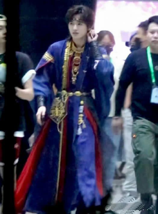 王牌最新路透照揭秘，小巷深處的獨(dú)特風(fēng)情